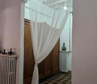 Nava de la Asuncion Casa | La Nava, casa de pueblo con patio y calefacción con chimenea