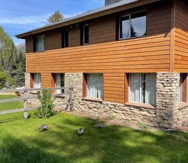San Carlos de Bariloche Casa | La Pampita en Villa Arelaquen Casa M14