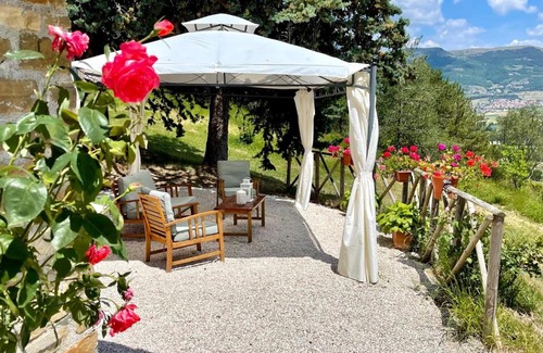 Monteluiano Casa | La Panoramica Gubbio - Maison de Charme - Casette e appartamenti self catering per vacanze meravigliose!