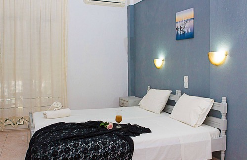 Skiathos Town Hotel | La Pensione 5 Skiathos