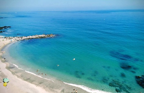 Benalmádena Apartamento | LA PERLA CRUISE Apartment on Private Beach, Modern with Aircon & wifi