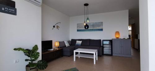 Benalmádena Apartamento | LA PERLA CRUISE Apartment on Private Beach, Modern with Aircon & wifi