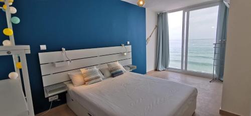 Benalmádena Apartamento | LA PERLA CRUISE Apartment on Private Beach, Modern with Aircon & wifi