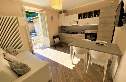 Bellagio Apartamento | La Perla New & stylish apartment with balcony Bellagio centre