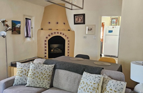 Old Town Casa | Ubicación perfecta en el casco antiguo con el encanto de Nuevo México