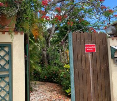 Pointe du Bout Apartamento | La Perle Bleue, ,Condo 1 chambre bord de mer et piscine ,Trois ilets
