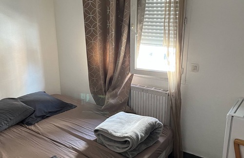 La Courneuve Hotel | LA PERLE