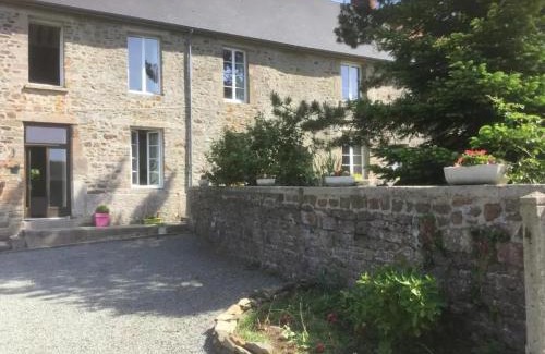 Moyon-Villages Casa | La Petellerie, maison de campagne avec piscine pour un séjour détente
