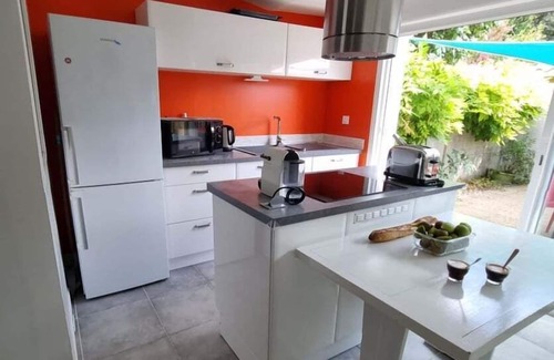Port District Apartamento | La Petit Alonnaise - Charming seaside house