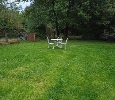 La Croisille-sur-Briance Cama Y Desayuno | La petite Salamandre bleue