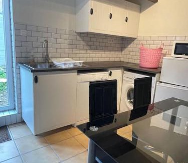 Saint-Michel-de-Montjoie Casa | La Petit Fleur - the little flower, cosy cottage