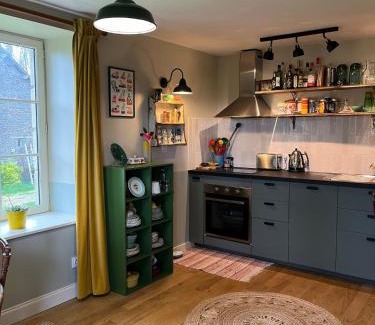 Ambrieres-les-Vallees Apartamento | La Petite Bruyere Characterful 2 bedroom cottage with fireplace