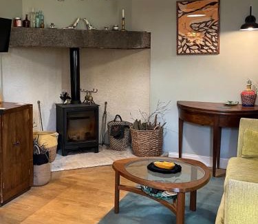 Ambrieres-les-Vallees Apartamento | La Petite Bruyere Characterful 2 bedroom cottage with fireplace
