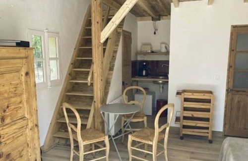 Vacheres Casa | La petite Chaume in the woods amid lavender fields