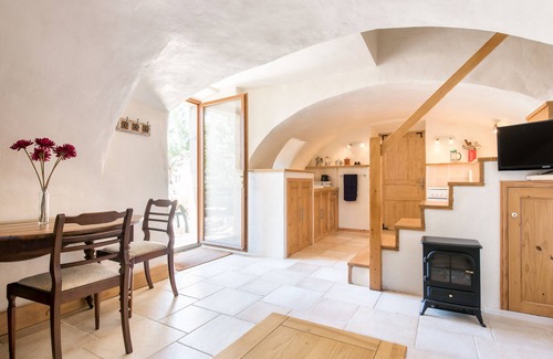 Lablachere Casa | La Petite Grange - Granero abovedado convertido - Ardèche Sur - 2 habitaciones con baño