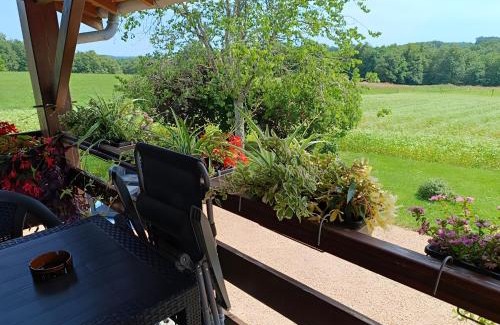 Nantheuil Casa | La petite maison a la campagne