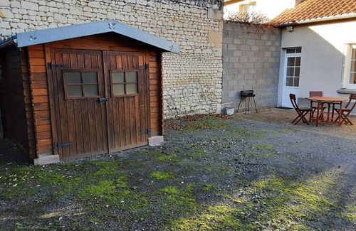 Loudun Casa | La Petite Maison de Niré Maison Indépendante Avec Terrasse et Cour Privée