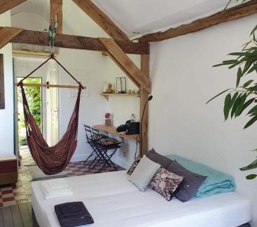 Dourdan Cama Y Desayuno | La petite maison du jardin d'Apollon