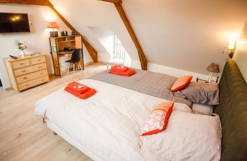Meillac Cama Y Desayuno | La Petite Maison près de l'Eglise