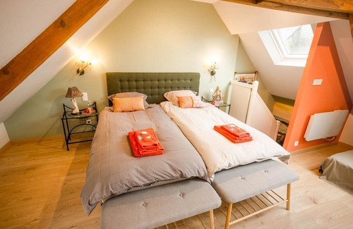 Meillac Cama Y Desayuno | La Petite Maison près de l'Eglise