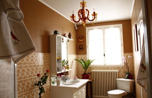 Meillac Cama Y Desayuno | La Petite Maison près de l'Eglise