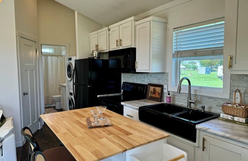 Victoria Casa | La Petite Maison - Tiny Home in Victoria, TX