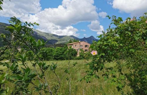 Blieux Cama Y Desayuno | La Peyregoune, logement en pleine nature et table d'hôtes