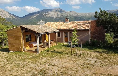 Blieux Cama Y Desayuno | La Peyregoune, logement en pleine nature et table d'hôtes