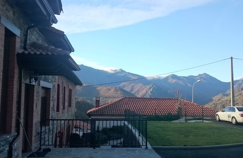 Pajares Cabaña | ``LA PICAROTA´´ - Posada Real Pajares. Apartamento Rural