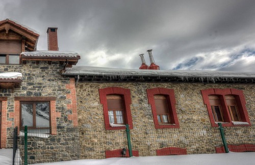 Pajares Cabaña | ``LA PICAROTA´´ - Posada Real Pajares. Apartamento Rural