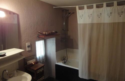 Courry Cama Y Desayuno | La picholine chambre paons