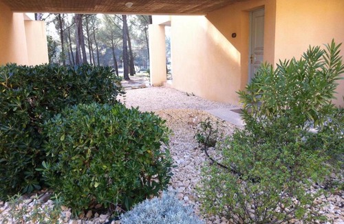 Saumane-de-Vaucluse Apartamento | La pinede du Golf