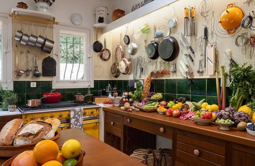La Grand-Chile Cabaña | La Pitchoune: 4 bedroom, AC, Luxury Chef's Kitchen Built by Paul & Julia Child