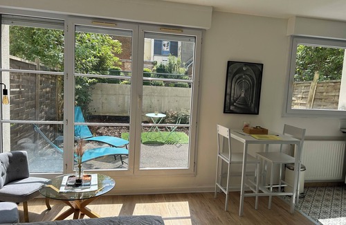 Centre Ville Apartamento | La Pléïade Dorée - Hyper Centre, Avec Cours Privative. Animaux Acceptés !