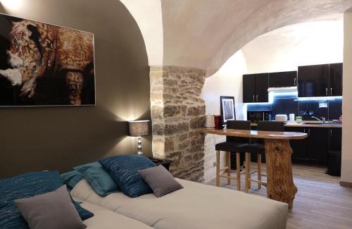 Nimes City Centre Apartamento | La place Zen - Free Wifi - City Center