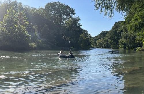 New Braunfels Casa | la Pluma Retreat