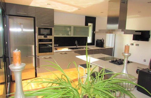 Sa Torre Villa | LA PRIMERA- Villa de diseño con piscina privada y mini-golf en Sa Torre. TV Satélite - WiFi Gratis
