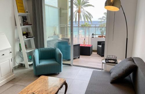 La Californie Apartamento | La Prom 2 - a two bedroom apartment with a sea view