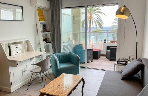 La Californie Apartamento | La Prom 2 - a two bedroom apartment with a sea view