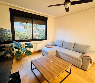 Logroño Apartamento | La Puerta de Logroño, con piscina y garaje!