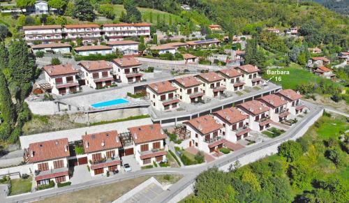 Pieve Apartamento | La Quiete Barbara apartment Terrace Lake view