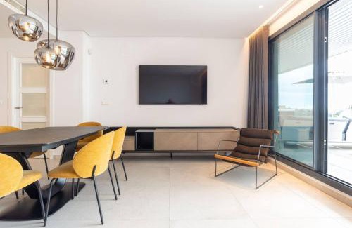 Benahavis Apartamento | La Quinta 3 Bedroom Ultra Modern Apartment with Private Hot Tub