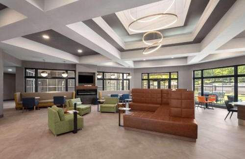 Greensboro Hotel | La Quinta by Wyndham Greensboro NC