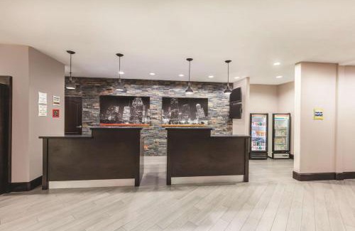 Humble Hotel | La Quinta by Wyndham Houston IAH Bush Intl Airport E