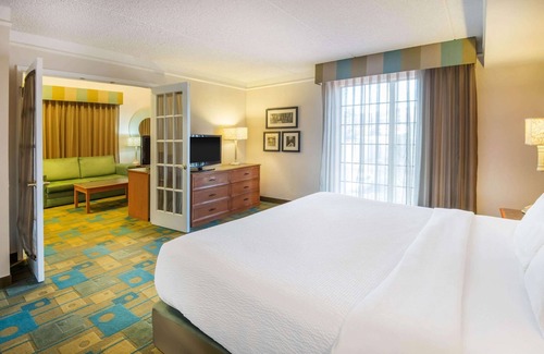 Central Colorado Springs Hotel | La Quinta Inn by Wyndham Colorado Springs Garden of the Gods