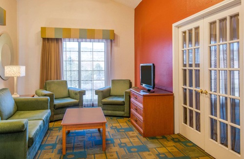 Central Colorado Springs Hotel | La Quinta Inn by Wyndham Colorado Springs Garden of the Gods