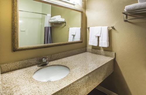 Indianapolis Hotel | La Quinta Inn by Wyndham Indianapolis North at Pyramids