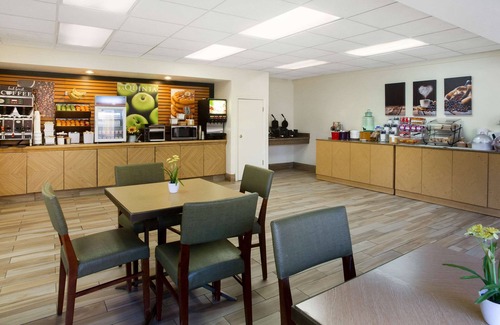 Capitol District Hotel | La Quinta Inn by Wyndham Austin Capitol / Downtown