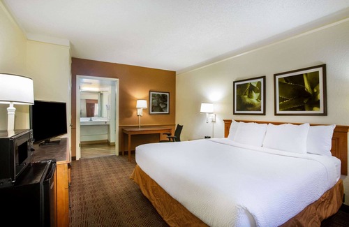 Capitol District Hotel | La Quinta Inn by Wyndham Austin Capitol / Downtown