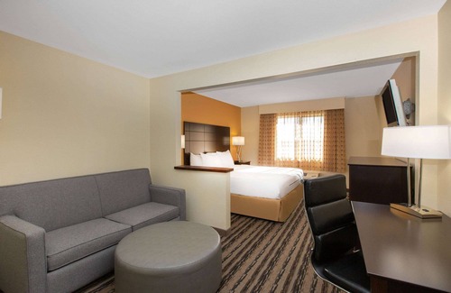 Lincoln Hotel | La Quinta Inn by Wyndham Lincoln